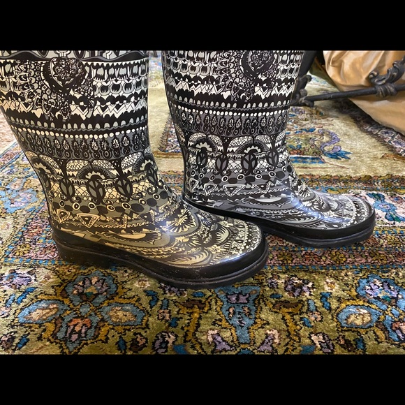 Sakroots Peace Rain/Barn/Garden tall print boots - Picture 7 of 11